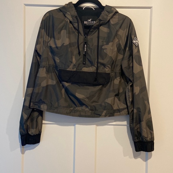 Hollister cropped camouflage jacket 💕 Small EUC this is a great piece!! - Picture 1 of 11